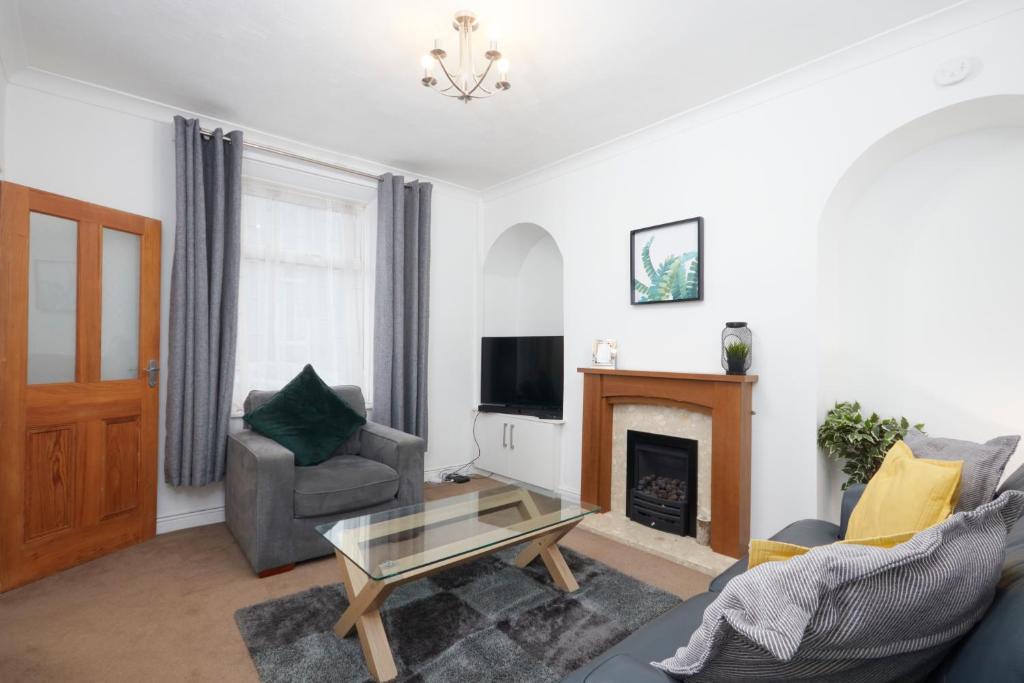 Comfortable 3 Bed Cottage in The Heart of Skipton Accommodation image 1 Comfortable 3 Bed Cottage in The Heart of Skipton image one