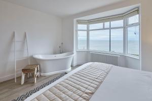 Host & Stay - Solimar House Accommodation image 2 Host & Stay - Solimar House image two