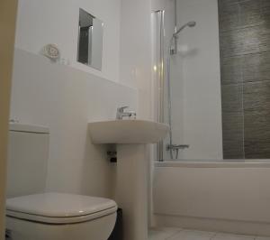 Book our Royal Suite today! Elegant spacious 2 bed apartment in the city centre - perfect for work or leisure! Accommodation image 2 Book our Royal Suite today! Elegant spacious 2 bed apartment in the city centre - perfect for work or leisure! image two