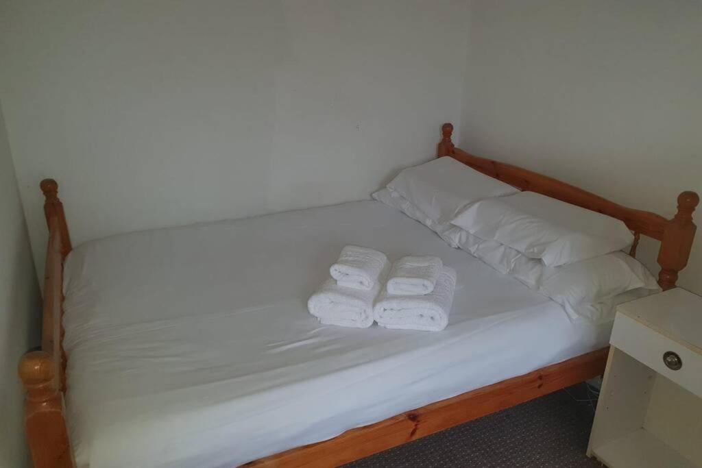 Comfortable Leeds House - Free WIFI - great links! Accommodation image 1 Comfortable Leeds House - Free WIFI - great links! image one