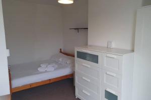 Comfortable Leeds House - Free WIFI - great links! Accommodation image 2 Comfortable Leeds House - Free WIFI - great links! image two