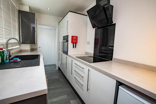 Roscoe House 4 Double Rooms Workstays UK Accommodation image 3 Roscoe House 4 Double Rooms Workstays UK image three