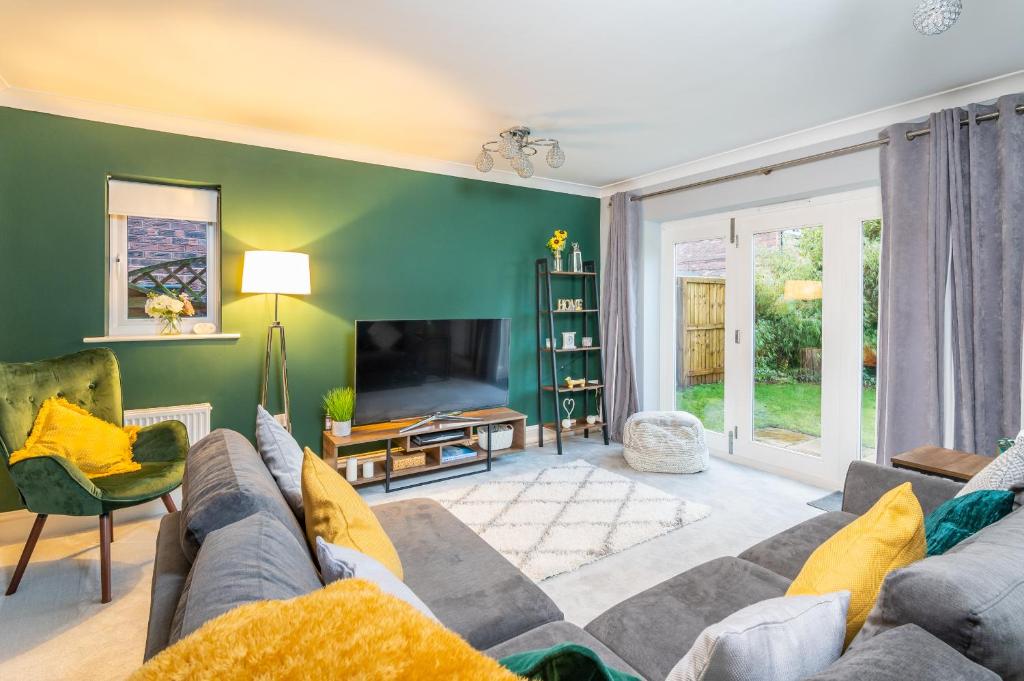 Spacious, modern & tasteful townhouse for up to 8! Accommodation image 1 Spacious, modern & tasteful townhouse for up to 8! image one