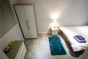 StayZo Modern Studio Apartment 1 in Bradford City Accommodation image 2 StayZo Modern Studio Apartment 1 in Bradford City image two