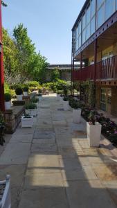 Garrison Hotel image two