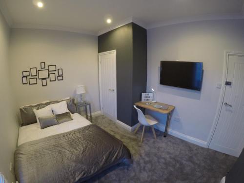 Essex House 3 Double Rooms Workstays UK Accommodation image 3 Essex House 3 Double Rooms Workstays UK image three