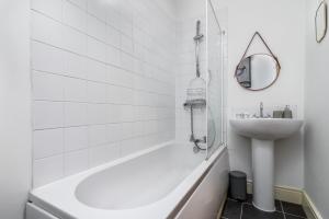 Whitby On The Hill,5mins To the Beach,Pets Welcome Accommodation image 2 Whitby On The Hill,5mins To the Beach,Pets Welcome image two