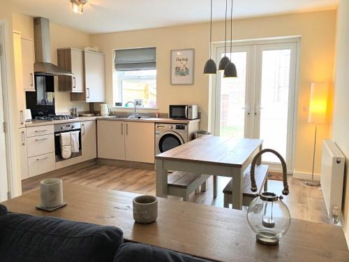 Filey Shore - Beautiful 3 bedroom house with parking and garden, close to centre Accommodation image 3 Filey Shore - Beautiful 3 bedroom house with parking and garden, close to centre image three