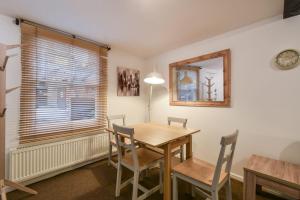 Millers Cottage-Free allocated parking image two