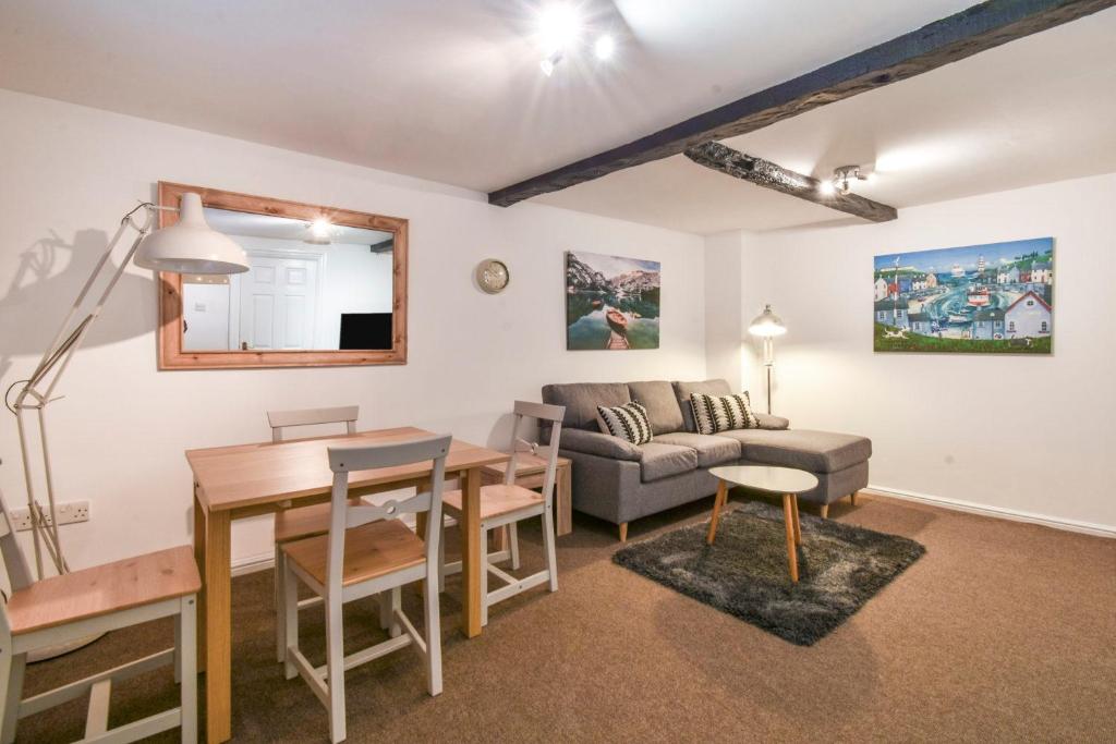 Millers Cottage-Free allocated parking image one