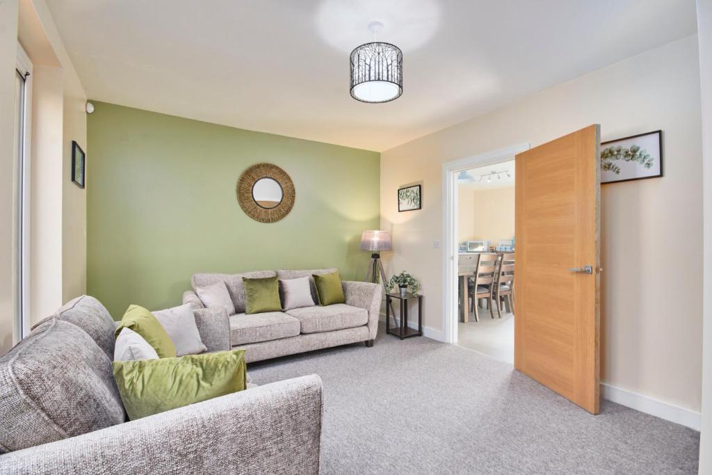 Stunning City Centre house - Parking - Garden Accommodation image 1 Stunning City Centre house - Parking - Garden image one