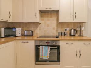 Elmwood Cottage image two