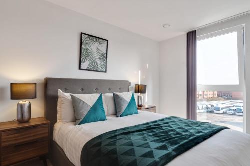 Beautiful 2 Bed 2 Bath Apartment in a Converted Mill Accommodation image 3 Beautiful 2 Bed 2 Bath Apartment in a Converted Mill image three