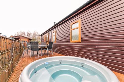 Lottie's Lodge With Hot Tub Accommodation image 3 Lottie's Lodge With Hot Tub image three