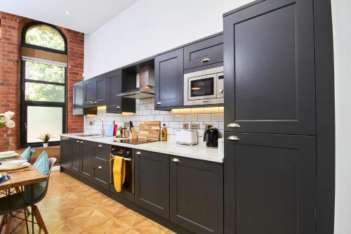 The Grand Manhattan Apartment in Central Leeds Accommodation image 3 The Grand Manhattan Apartment in Central Leeds image three