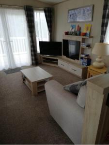 M58 2 Bedroom, 6 berth Caravan Accommodation image 2 M58 2 Bedroom, 6 berth Caravan image two