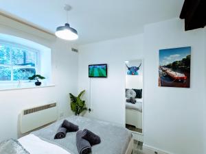 Cosy Riverside Apartment - Woodsmill Quay Accommodation image 2 Cosy Riverside Apartment - Woodsmill Quay image two
