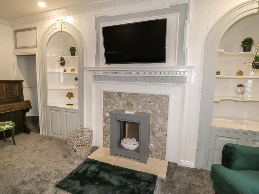 47 Baxtergate image one