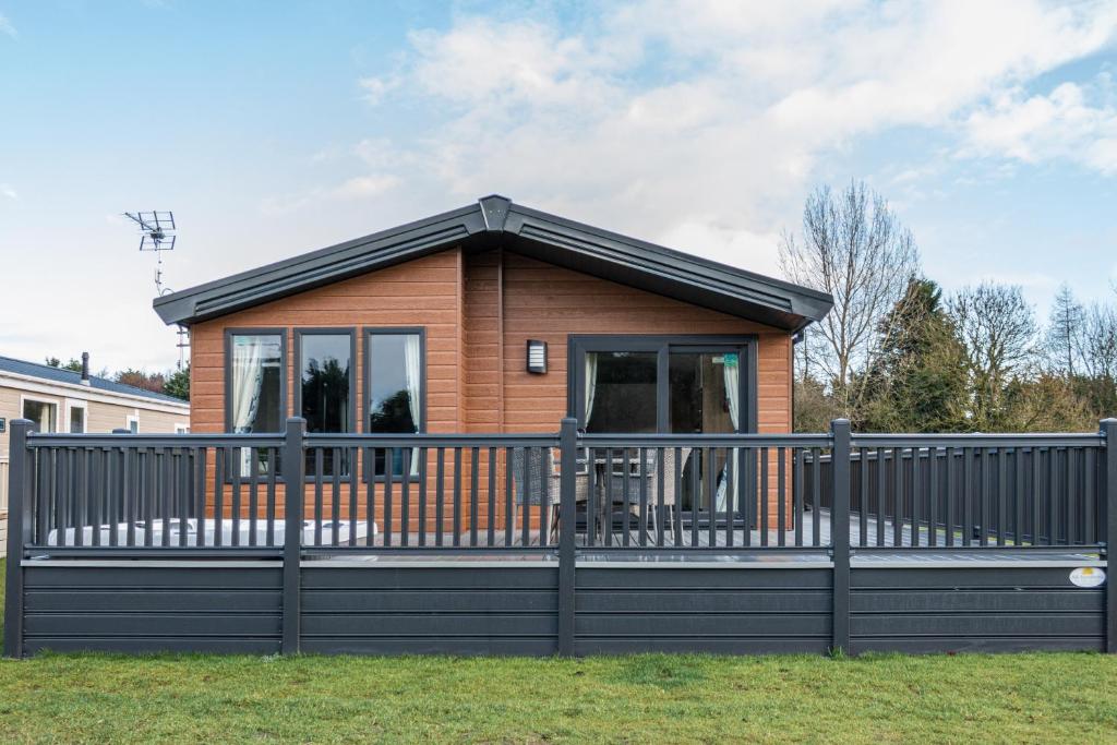 Picture of Lilac Lodge with Hot Tub