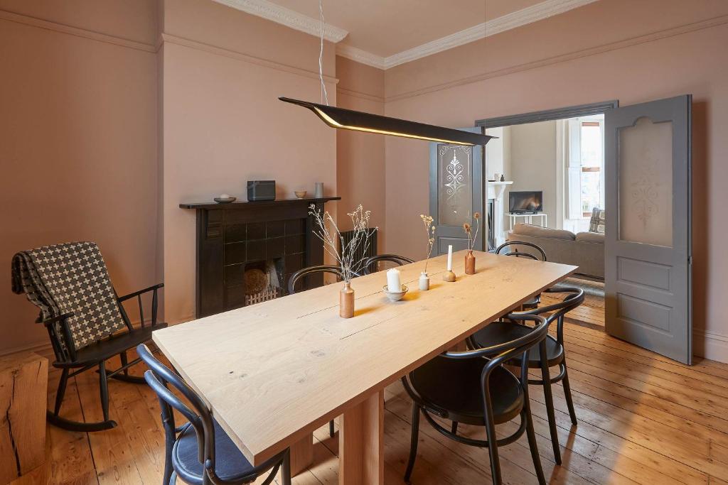 Host & Stay - Emerald Residence Accommodation image 1 Host & Stay - Emerald Residence image one