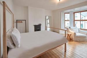 Host & Stay - Emerald Residence Accommodation image 2 Host & Stay - Emerald Residence image two