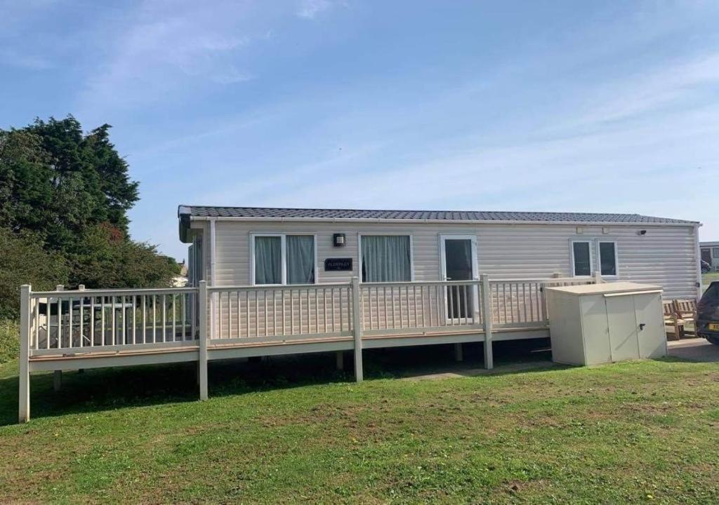 M58 2 Bedroom, 6 berth Caravan Accommodation image 1 M58 2 Bedroom, 6 berth Caravan image one