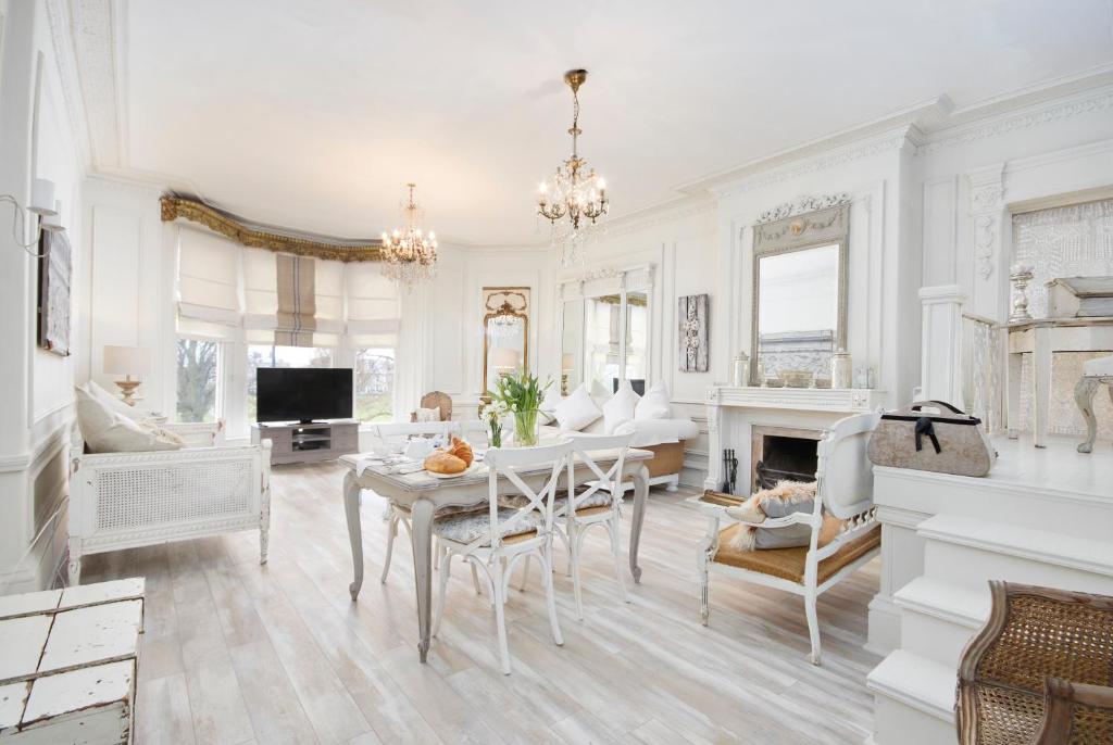 The Stunning French Boudoir of Harrogate Accommodation image 1 The Stunning French Boudoir of Harrogate image one