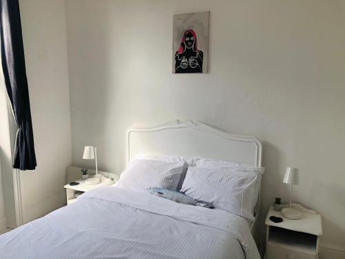 New! Seaside central Scarborough apartment image three