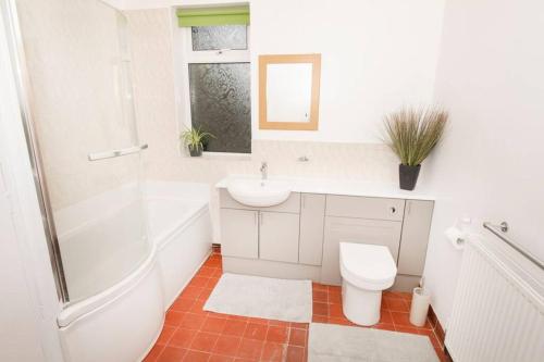 The Bungalow at Seaway's, Sleeps 11 + Accommodation image 3 The Bungalow at Seaway's, Sleeps 11 + image three