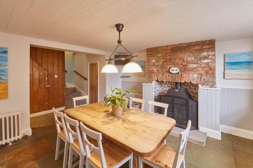 Host & Stay - Austen House Accommodation image 3 Host & Stay - Austen House image three
