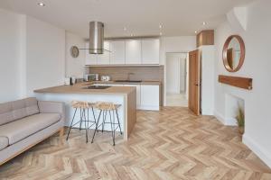 Host & Stay - Abbey Hus Apartment image two
