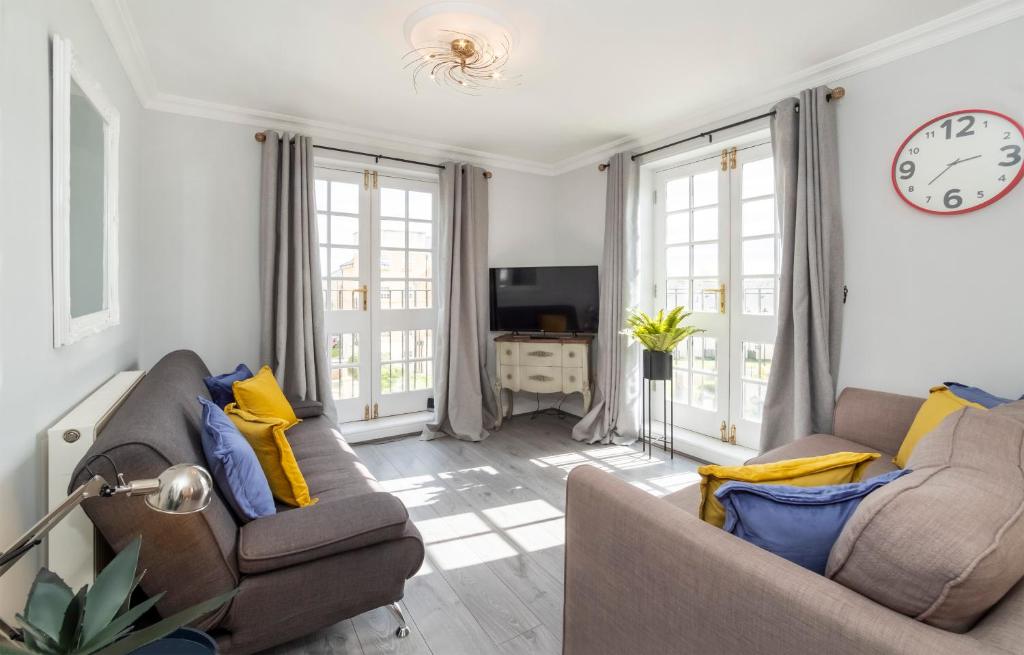 The Boulevard - Stunning 3 Bedroom Apartment With Free Parking Accommodation image 1 The Boulevard - Stunning 3 Bedroom Apartment With Free Parking image one