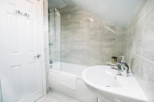 Laurel Ville Leeds Accommodation image 3 Laurel Ville Leeds image three