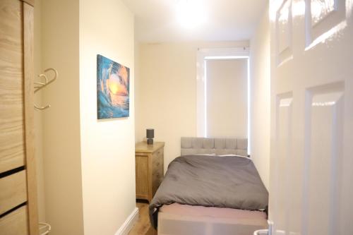 4 Bed/City Centre/Fast WiFi/Spacious Apartment image two