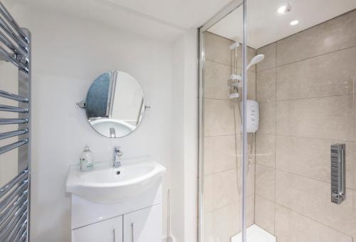 Saxon House Apartments Accommodation image 3 Saxon House Apartments image three