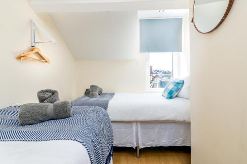 Whitby On The Hill,5mins To the Beach,Pets Welcome Accommodation image 3 Whitby On The Hill,5mins To the Beach,Pets Welcome image three