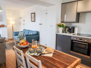 Sunshine Cottage image two