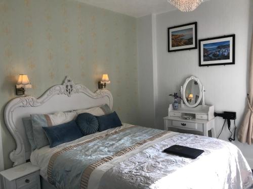 Norman Guest House with Free Parking image three