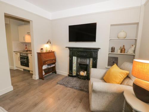 64 Potter Hill image three