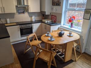 Endeavour Cottage Whitby sleeps 6 Accommodation image 2 Endeavour Cottage Whitby sleeps 6 image two