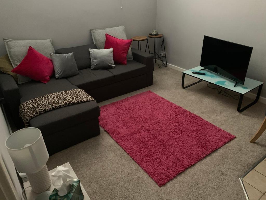 County House City Centre with parking Sleeps 4 image one