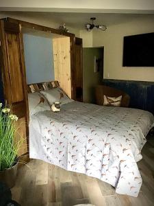 Room in Holiday house - Village Life Holmfirth image two