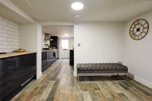 Coppergate Mews Apt 1 Stylish 2 bed 2 bath apartment private entrance Doncaster Accommodation image 2 Coppergate Mews Apt 1 Stylish 2 bed 2 bath apartment private entrance Doncaster image two