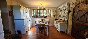 Greave farmhouse 3-Bed Cottage in Todmorden Accommodation image 2 Greave farmhouse 3-Bed Cottage in Todmorden image two