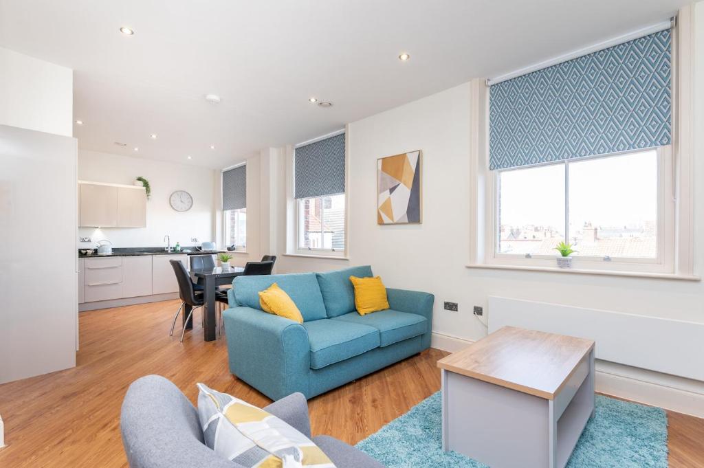 Pass the Keys Hunter House - Spacious & Modern Duplex with Private Parking Accommodation image 1 Pass the Keys Hunter House - Spacious & Modern Duplex with Private Parking image one