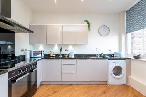 Pass the Keys Hunter House - Spacious & Modern Duplex with Private Parking Accommodation image 3 Pass the Keys Hunter House - Spacious & Modern Duplex with Private Parking image three