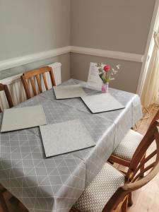 Leeds House Guest House Accommodation image 2 Leeds House Guest House image two