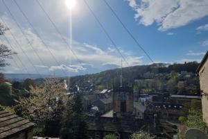 Crystal Cottage - 5 min walk from Holmfirth Town Centre Accommodation image 2 Crystal Cottage - 5 min walk from Holmfirth Town Centre image two
