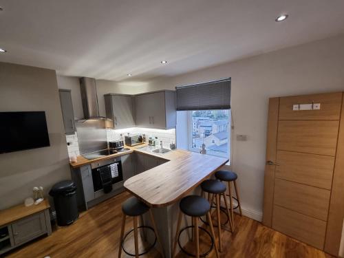 Crystal Cottage - 5 min walk from Holmfirth Town Centre Accommodation image 3 Crystal Cottage - 5 min walk from Holmfirth Town Centre image three
