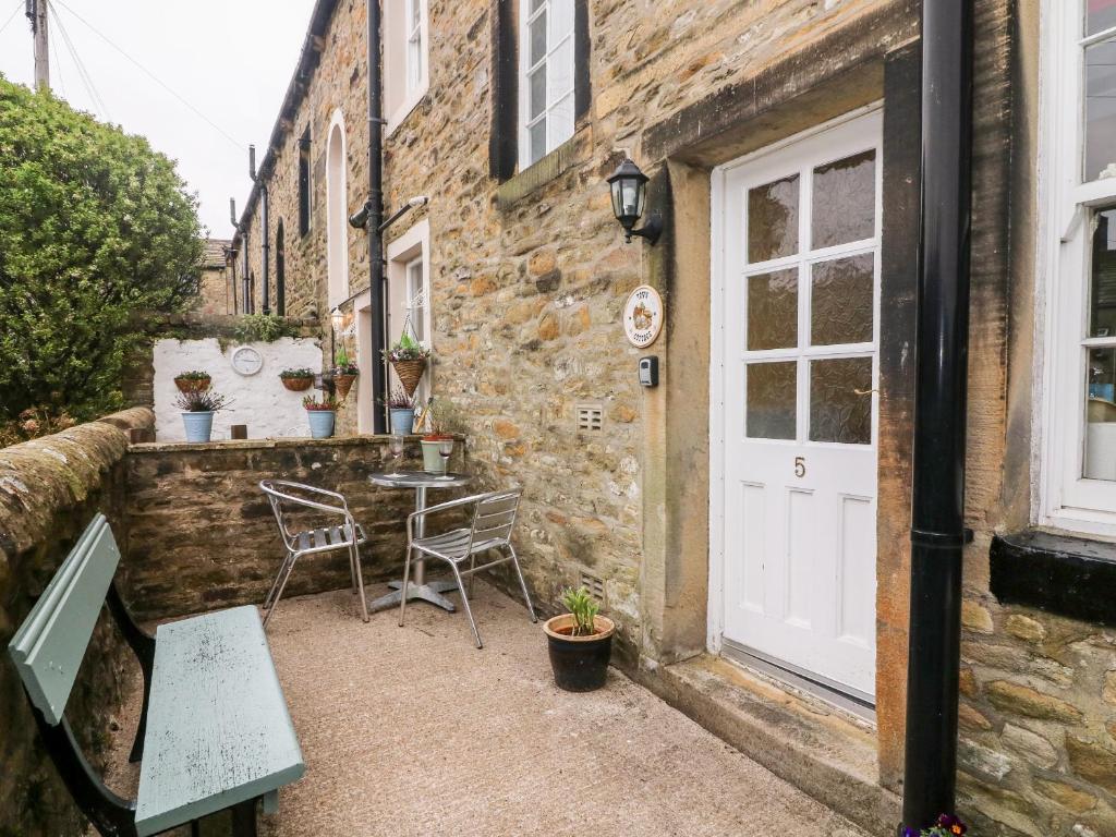 Town Cottage image one